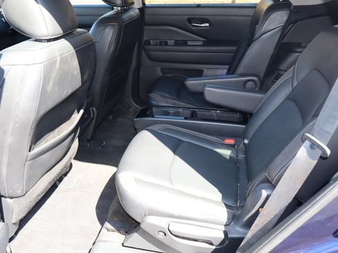 Used 2023 Nissan Pathfinder SL w/ SL Premium Package FWD image 6