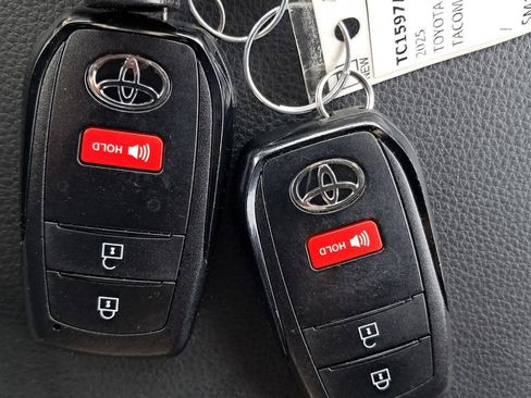 Used 2025 Toyota Tacoma TRD Sport AWD/4WD image 34