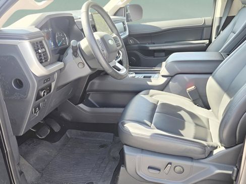 Used 2024 Ford Expedition XLT RWD image 9