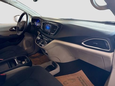 Used 2019 Chrysler Pacifica Touring Plus w/ Tire & Wheel Group image 28