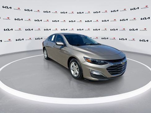 Used 2024 Chevrolet Malibu LS w/ Driver Confidence Package FWD image 2