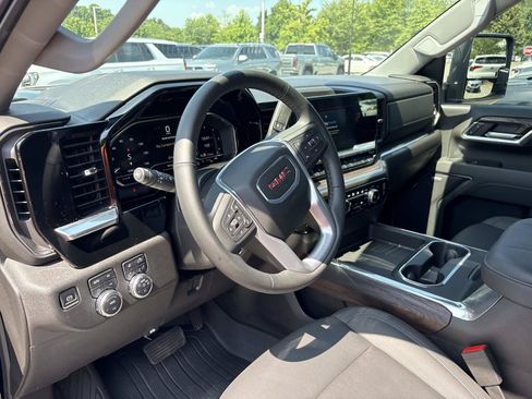 Used 2025 GMC Sierra 2500 SLT w/ SLT Convenience Package AWD/4WD image 18