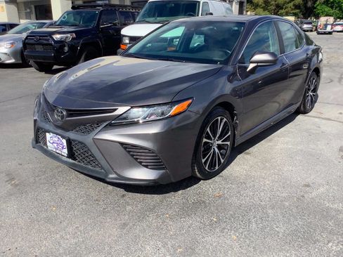 Used 2020 Toyota Camry SE w/ Carpet Mat Package FWD image 20