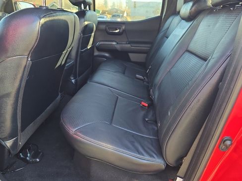 Used 2019 Toyota Tacoma TRD Sport image 16