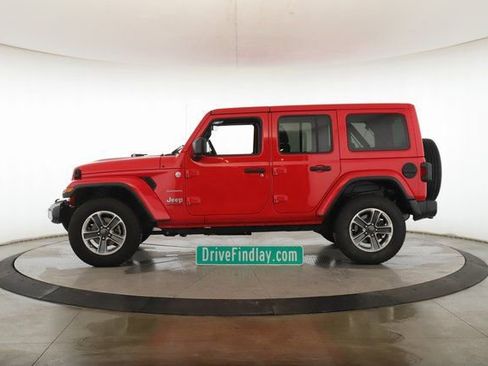 Used 2023 Jeep Wrangler Sahara image 9