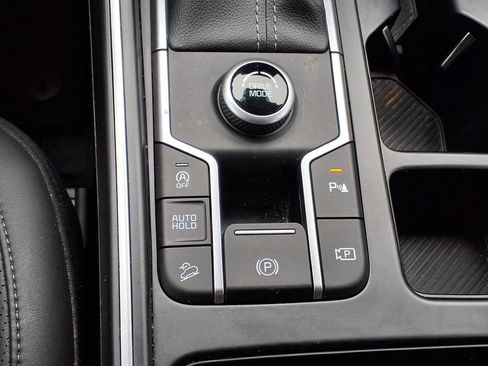 Certified 2025 Kia Sorento S FWD image 23