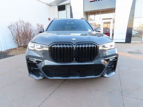 Used 2021 BMW X7 M50i image 3