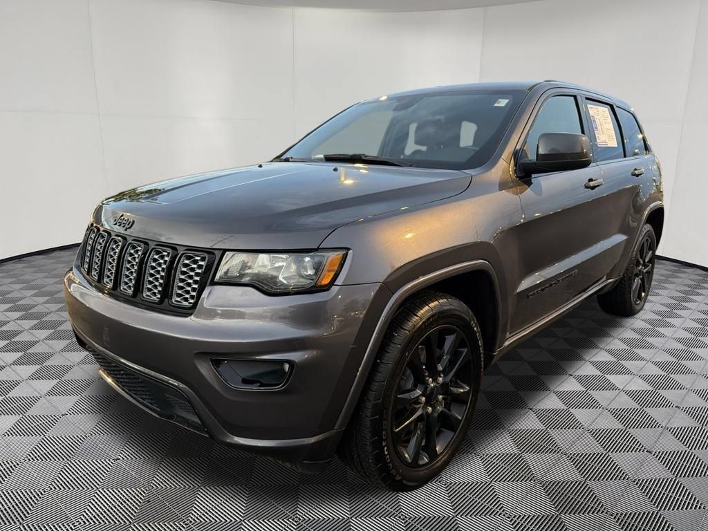 Used 2017 Jeep Grand Cherokee Altitude AWD/4WD image 3