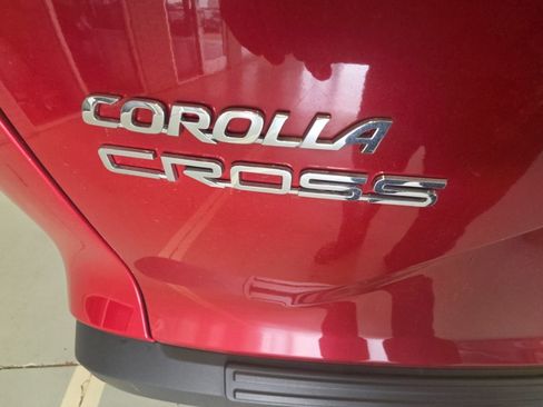 Used 2024 Toyota Corolla Cross XLE w/ Convenience Package image 7