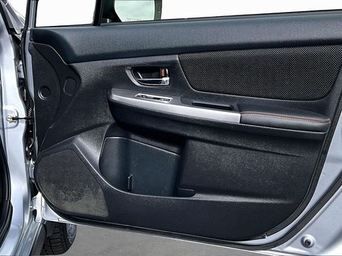 Used 2017 Subaru Crosstrek 2.0i Premium image 17