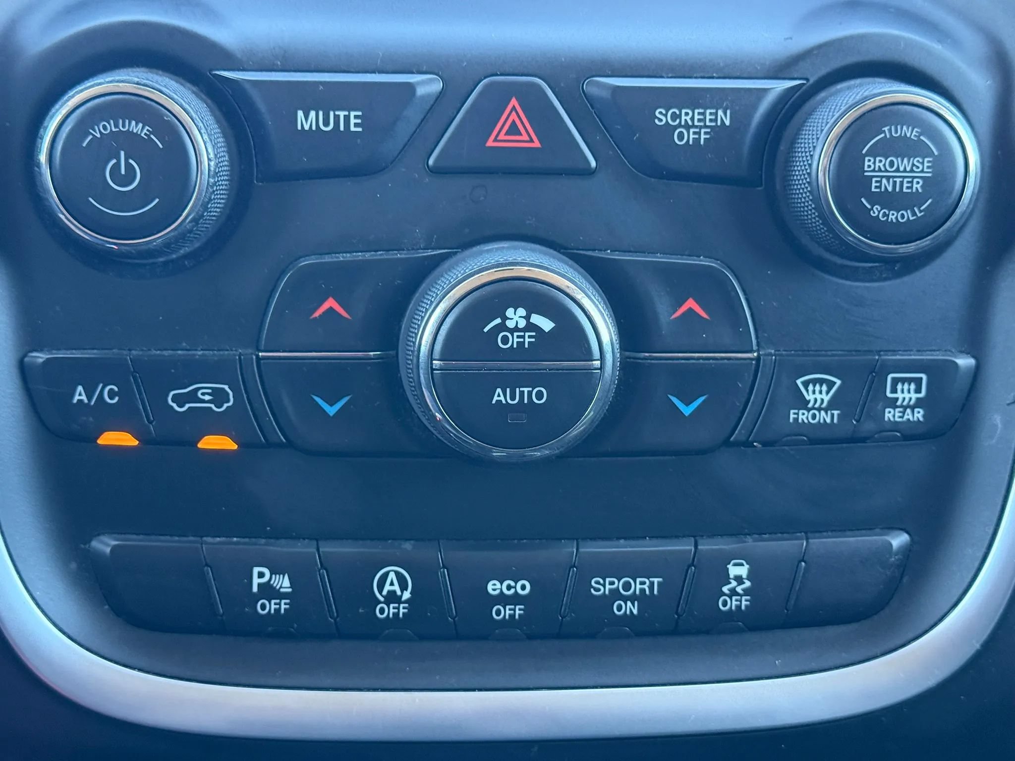 Used 2019 Dodge Durango SXT AWD/4WD image 22