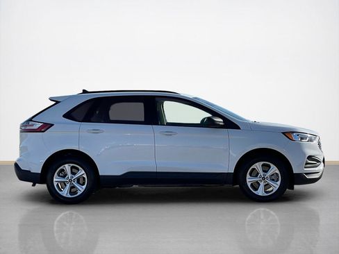 Used 2024 Ford Edge SE image 9