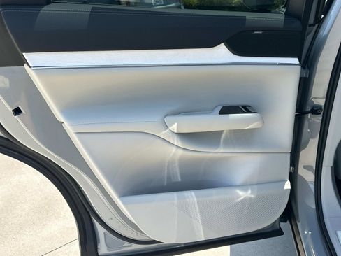 New 2025 Volvo EX90 Plus image 16