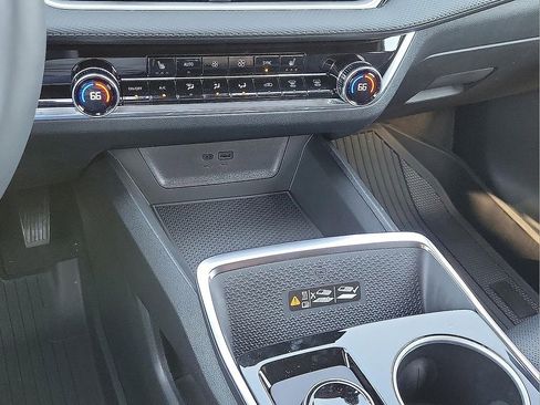 Used 2026 Chevrolet Equinox LT w/ Convenience Package II image 17