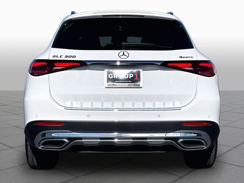 Used 2024 Mercedes-Benz GLC 300 4MATIC image 4
