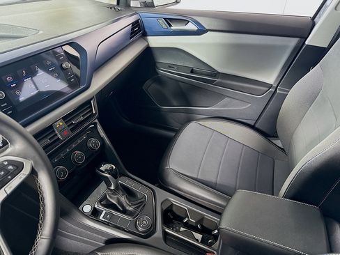 Used 2023 Volkswagen Taos SE w/ Panoramic Sunroof Package image 24