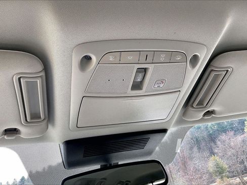 Used 2022 Nissan Armada SL image 33