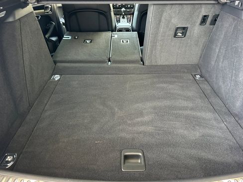 Certified 2022 Porsche Macan AWD/4WD image 15