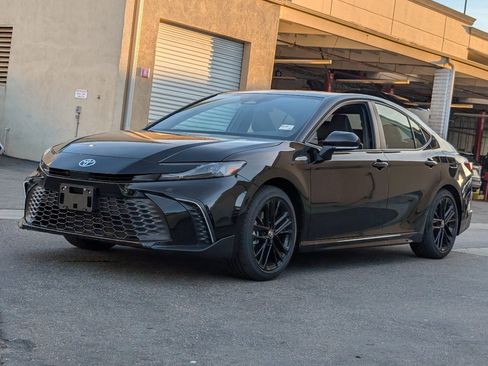 Used 2026 Toyota Camry SE image 11