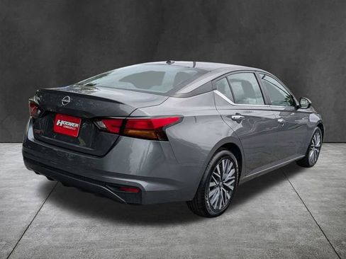 Used 2025 Nissan Altima 2.5 SV FWD image 6