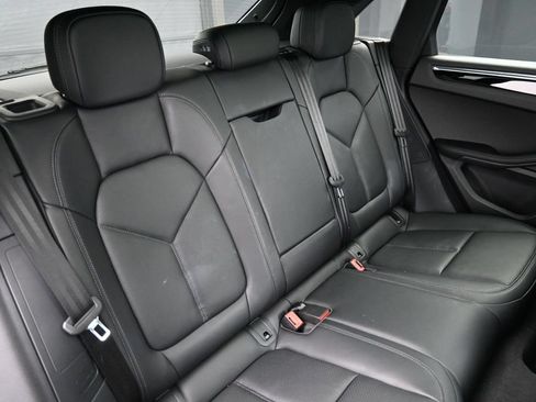Certified 2026 Porsche Macan AWD/4WD image 27