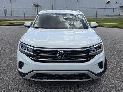 Used 2021 Volkswagen Atlas Cross Sport SE w/ Panoramic Sunroof Package FWD image 2