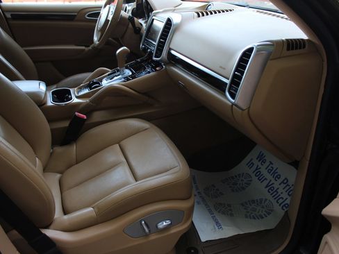 Used 2014 Porsche Cayenne AWD/4WD image 16