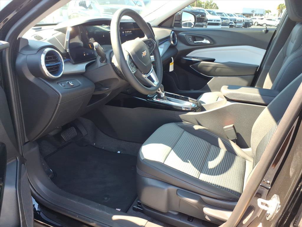 New 2026 Chevrolet Trax LT w/ LT Convenience Package FWD image 11