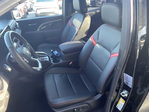 Certified 2024 Chevrolet Colorado Z71 w/ Z71 Convenience Package 2 image 19