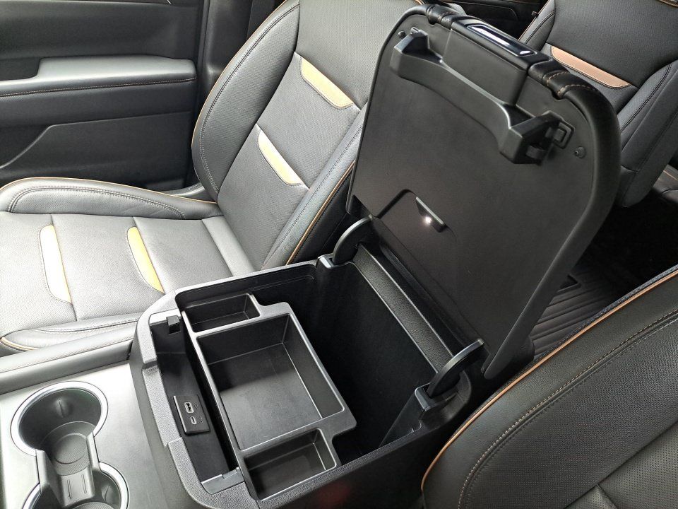 Used 2023 GMC Yukon AT4 w/ Technology Package AWD/4WD image 31