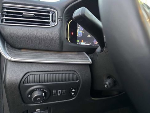 Used 2024 Jeep Wagoneer Series II w/ Flexible Seating Group image 25