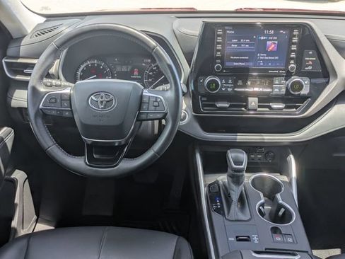 Used 2020 Toyota Highlander XLE FWD image 30