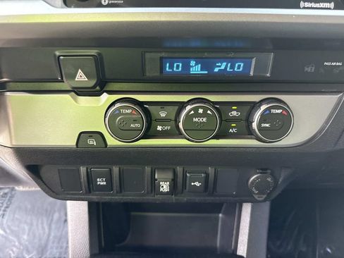 Used 2021 Toyota Tacoma SR5 RWD image 31