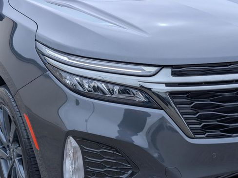 Used 2022 Chevrolet Equinox RS w/ Infotainment Package image 9