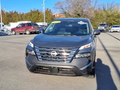 Used 2024 Nissan Rogue SV image 9