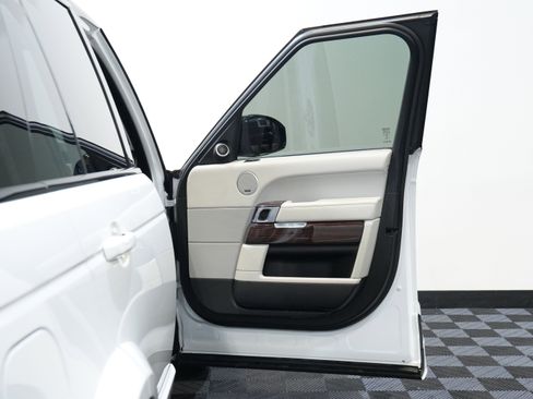 Used 2014 Land Rover Range Rover Supercharged image 32