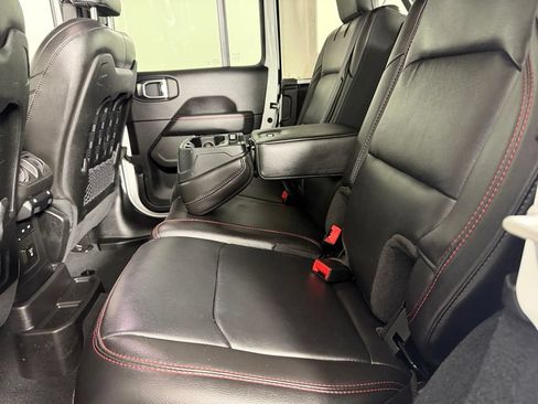 Used 2023 Jeep Wrangler Unlimited Rubicon w/ Cold Weather Group AWD/4WD image 27