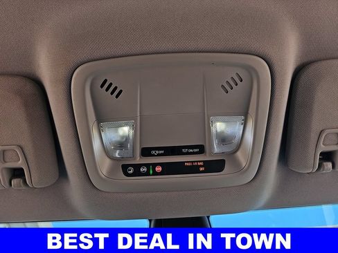 Used 2018 Chevrolet Volt Premier w/ Driver Confidence Package FWD image 30
