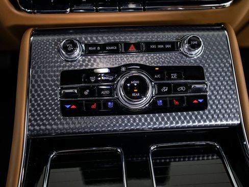 Used 2023 Lincoln Aviator Black Label w/ Dynamic Handling Package image 38