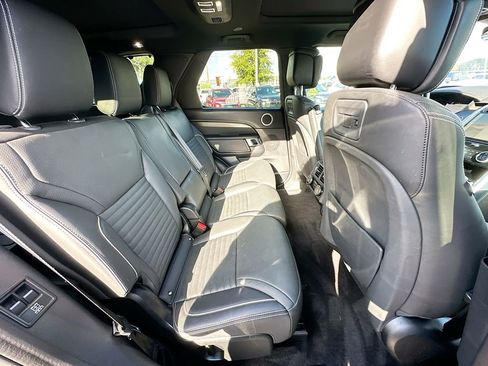 Used 2023 Land Rover Discovery Metropolitan Edition image 27