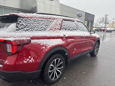 Used 2025 Ford Explorer ST-Line image 4