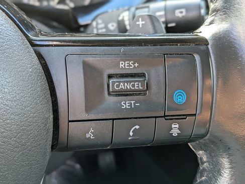 Used 2022 Nissan Pathfinder SV w/ SV Black Package FWD image 18