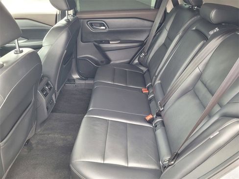 Used 2021 Nissan Rogue SL w/ Premium Package image 7