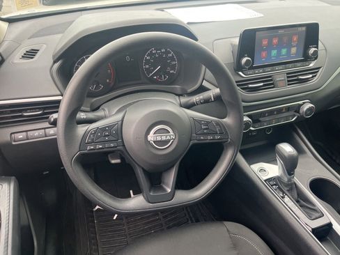 Used 2024 Nissan Altima 2.5 S FWD image 12