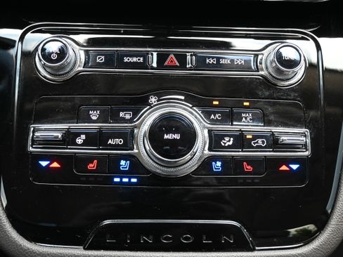 Used 2021 Lincoln Corsair Reserve AWD/4WD image 26