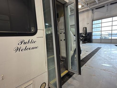 Used 2013 Ford E-450 and Econoline 450 Super Duty w/ Shuttle Bus Prep Pkg image 36