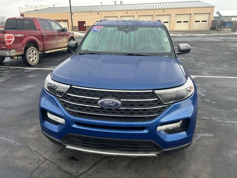 Used 2022 Ford Explorer XLT w/ Equipment Group 202A image 3