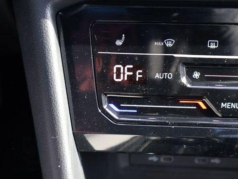 New 2026 Volkswagen Taos SE image 29