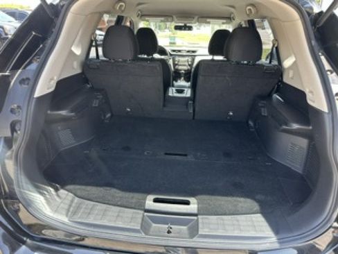 Used 2017 Nissan Rogue S FWD image 12