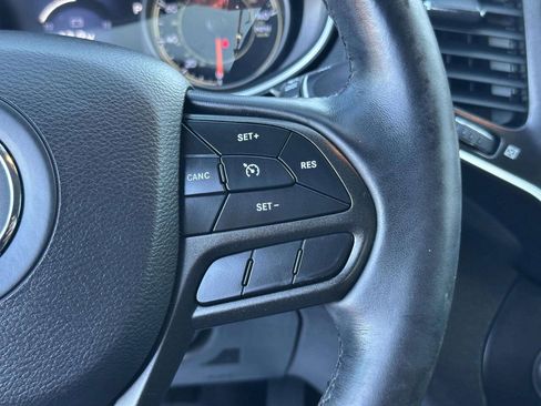 Used 2019 Jeep Cherokee Trailhawk w/ Cold Weather Group AWD/4WD image 28